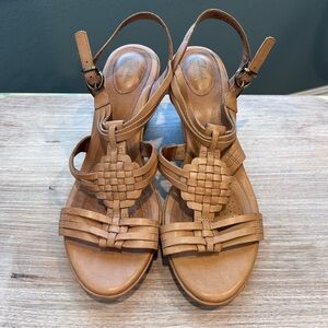 Clarks Women’s Tan Leather Woven Slingback Sandals Size 9.5 Adj. Straps 3” Wedge